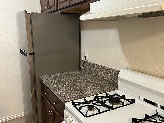 3rd image of 1216 N Las Palmas Ave APT 8