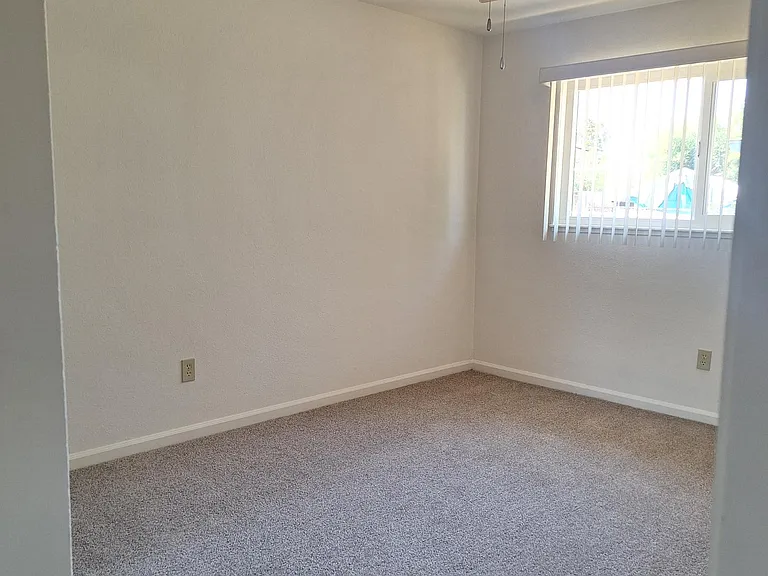 4737 Pocahontas Ave — Photo 14