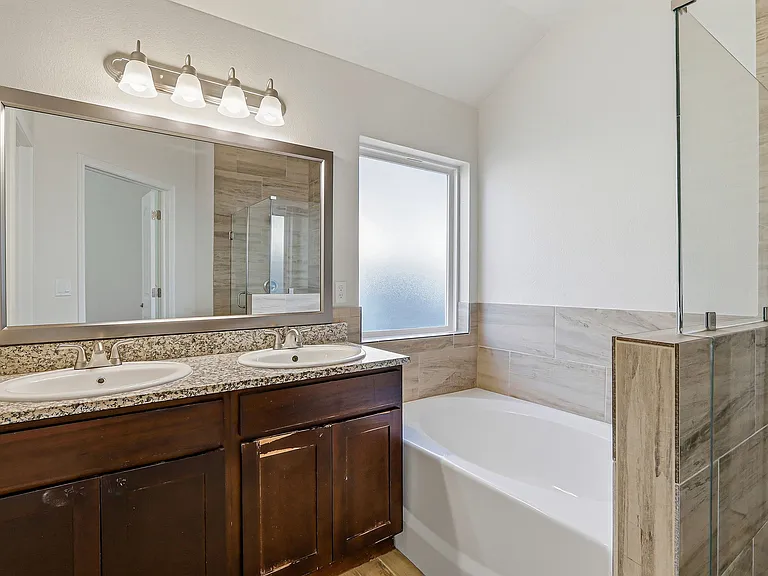 13745 Lago Vista Ave — Photo 4