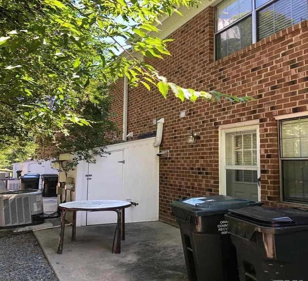 2 bed, 1.5 bath, 950 sqft, $1,500 — Photo 2