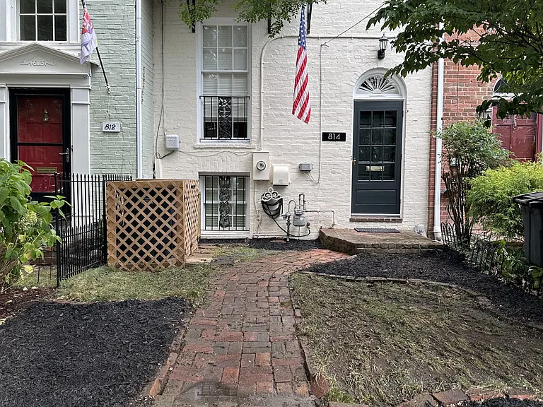 814 S Pitt St — Photo 2