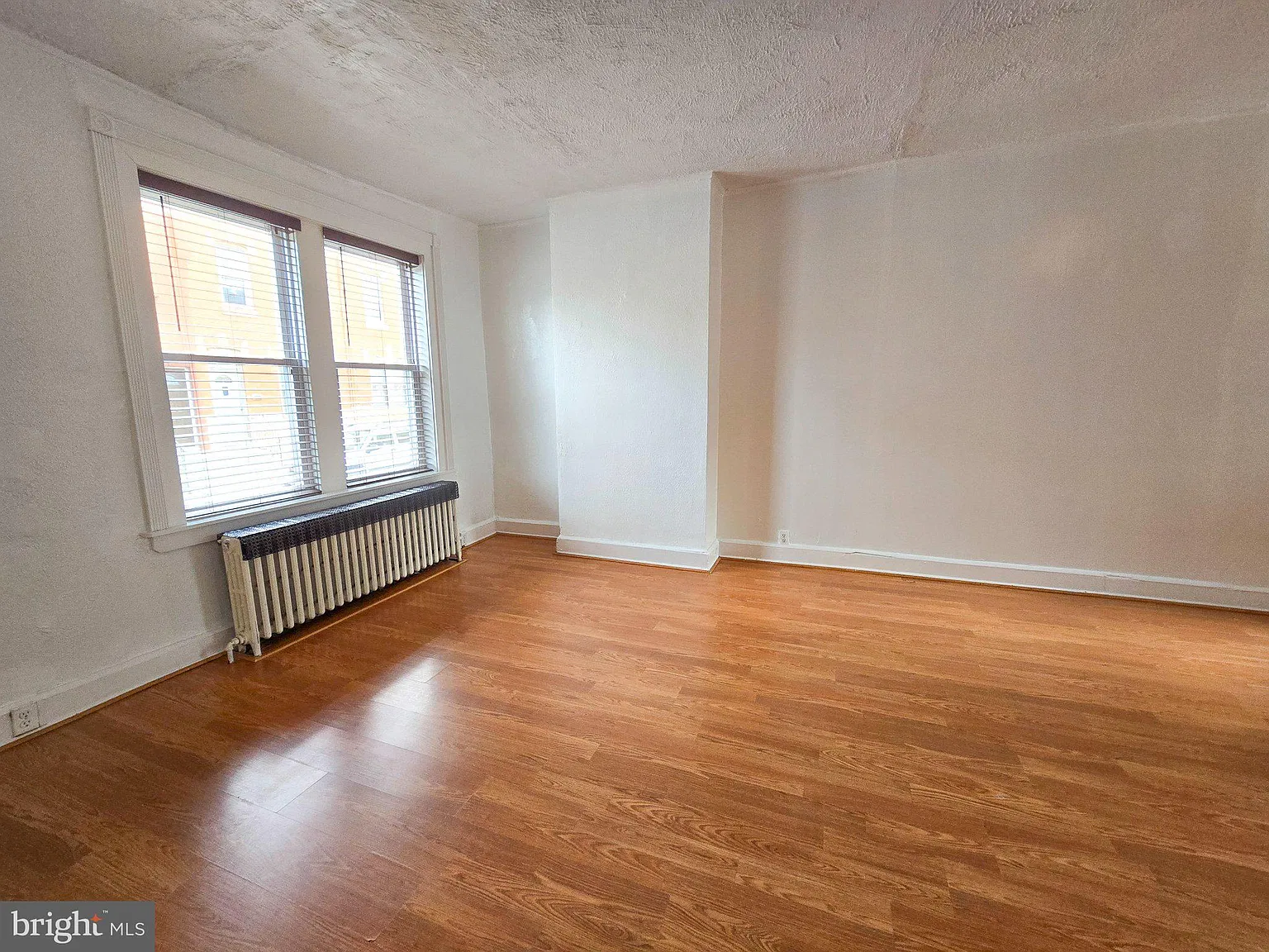 3 bed, 1.5 bath, 910 sqft, $1,950 — Photo 4