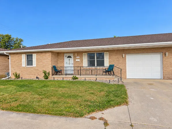 308 E Oak St, Watseka, IL 60970
