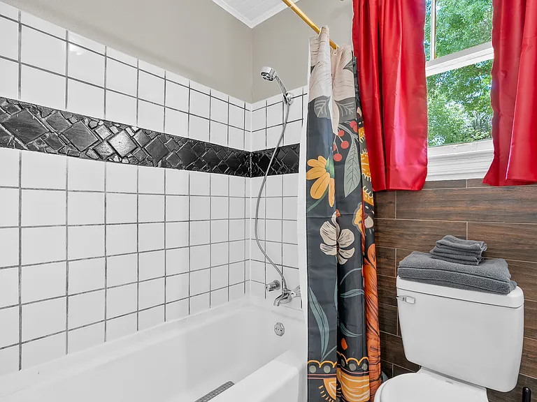 215 N Devilliers St — Photo 11