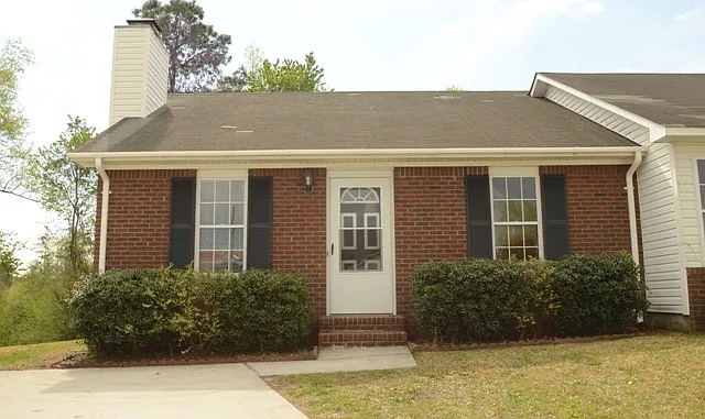 122 Creekview Dr — Photo 3