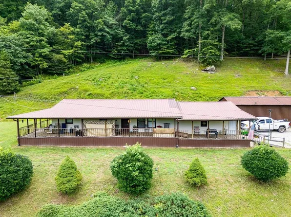 386 Hubball Rd, Branchland, WV 25506