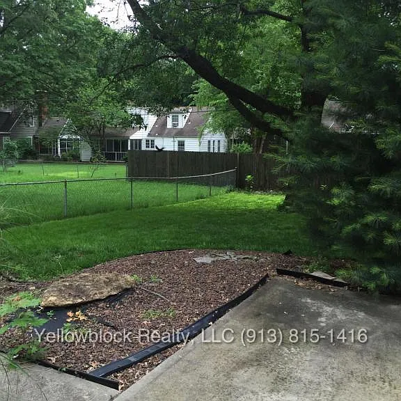 2311 W 79th St — Photo 13