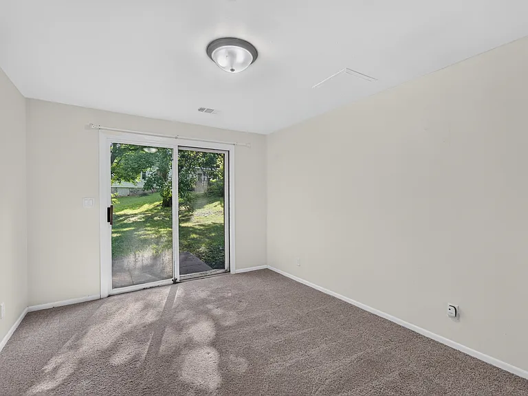 316 Park Ave — Photo 16