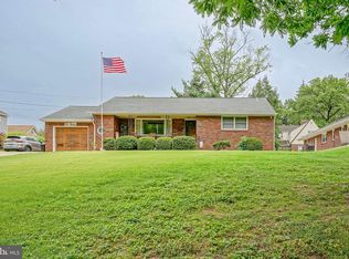 215 E Lake Dr, Audubon, NJ 08106