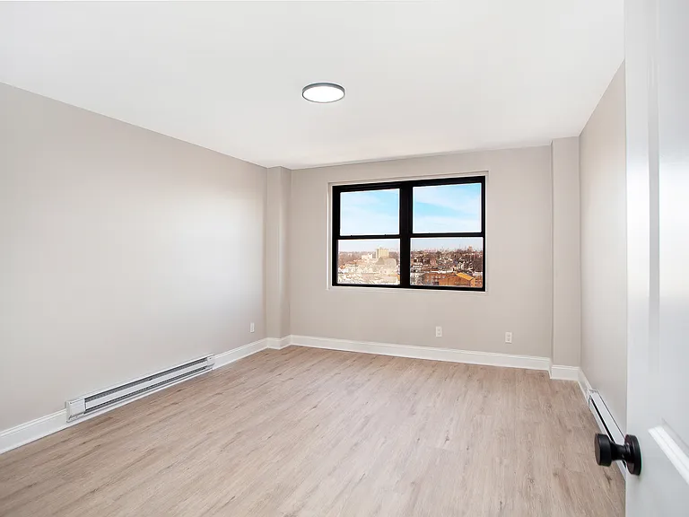 Bella Vista Apartments — Photo 9