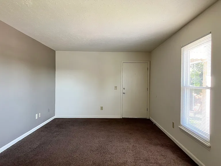 Mayfair Apartments — Photo 72
