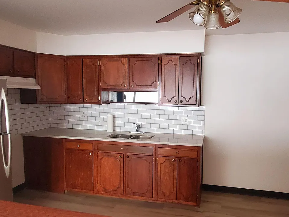 325 W Park Ave
