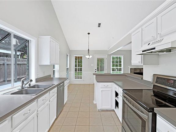 4th image of 7512 Bear Lake Dr