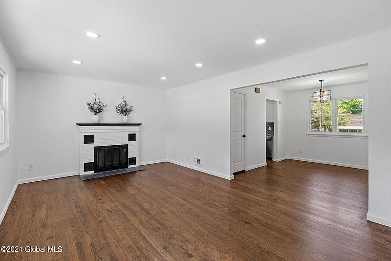 2nd image of 2271 Nelson Drive