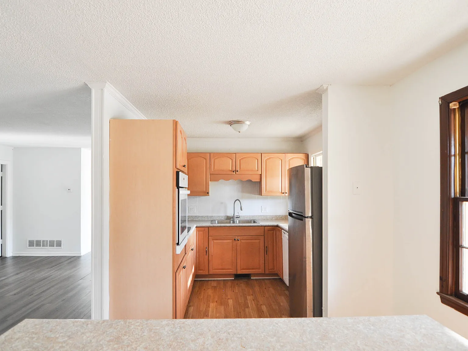 3 bed, 1400 sqft, $1,595 — Photo 4