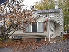 2nd image of 1504 Maple Dr