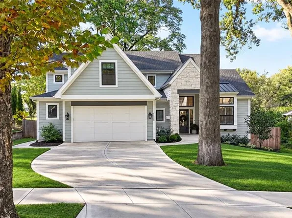 7132 Cherokee Dr, Prairie Village, KS 66208