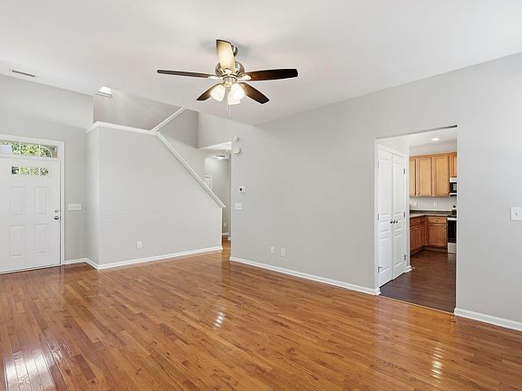 4th image of 1912 Pear Tree Ln