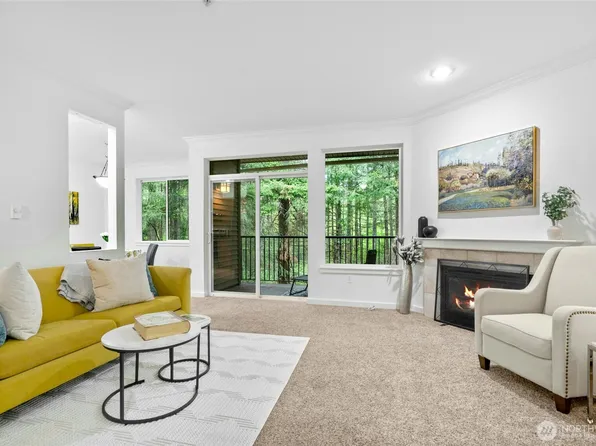 25025 SE Klahanie Boulevard #D204, Sammamish, WA 98029