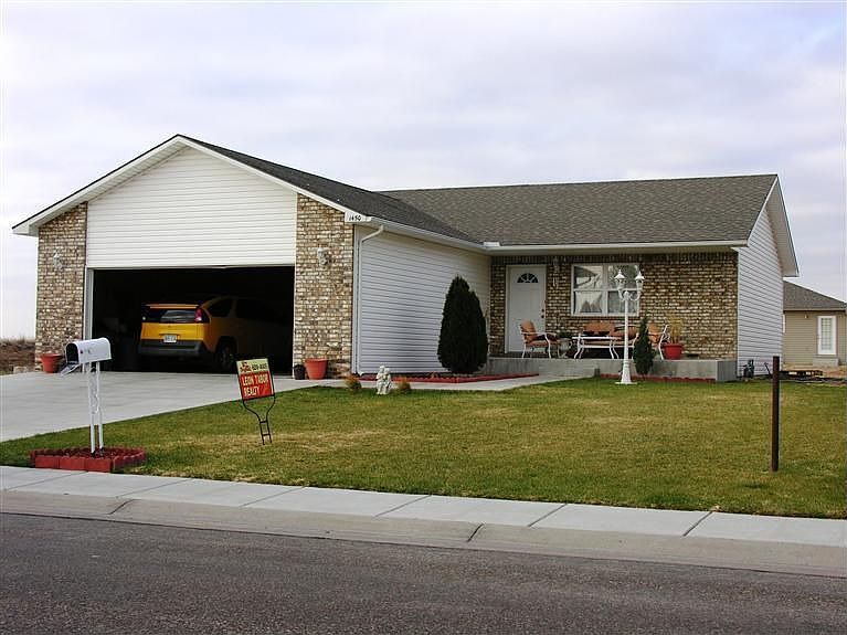 1st image of 1450 Pioneer Dr