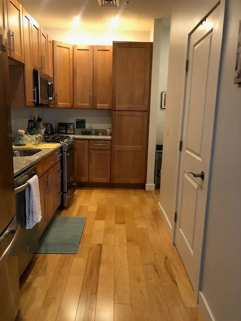 Studio Available September 1st!! - Fully Furnished - Great Portland Location! — Photo 4