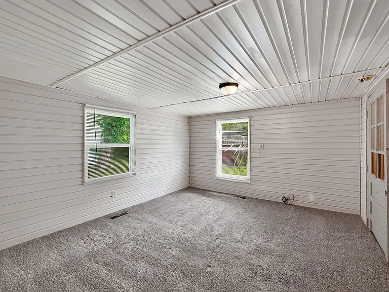 141 W Rossview Rd — Photo 19
