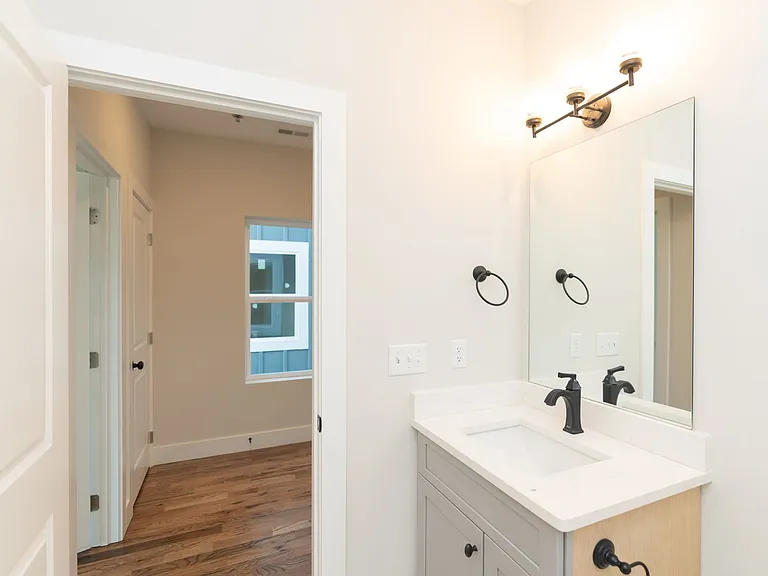 1039 Montague Pl — Photo 40