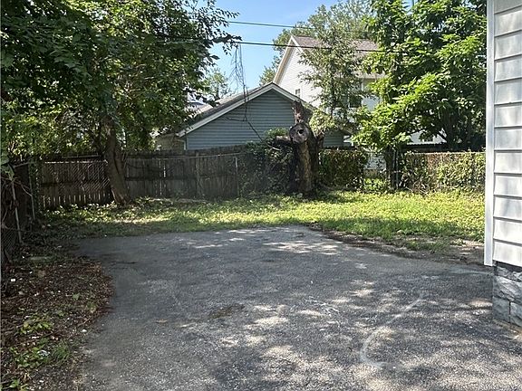 4th image of 1234 E 84th St