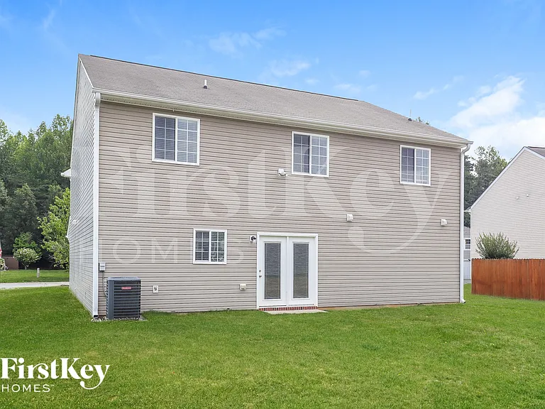 400 Walnut Crossing Dr — Photo 17