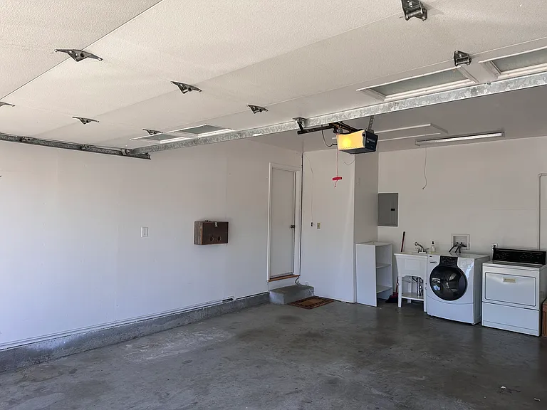 2913 Daisy Ct — Photo 17