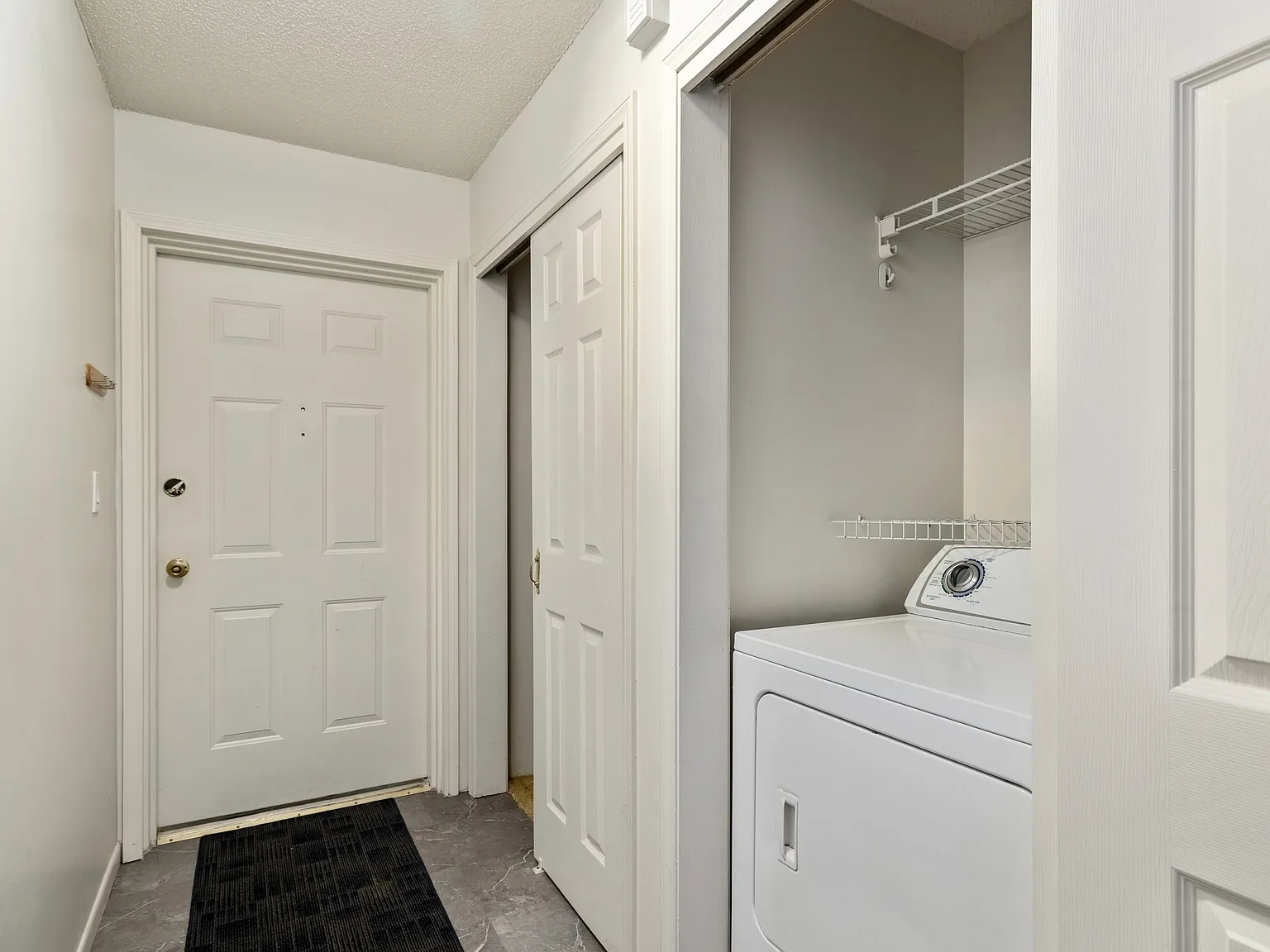 2 bed, 1270 sqft, $2,100 — Photo 3