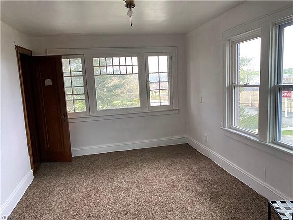 4th image of 40 N Arlington St