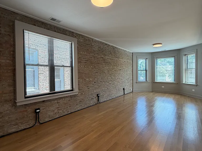 3530 W Dickens Ave #2 — Photo 2