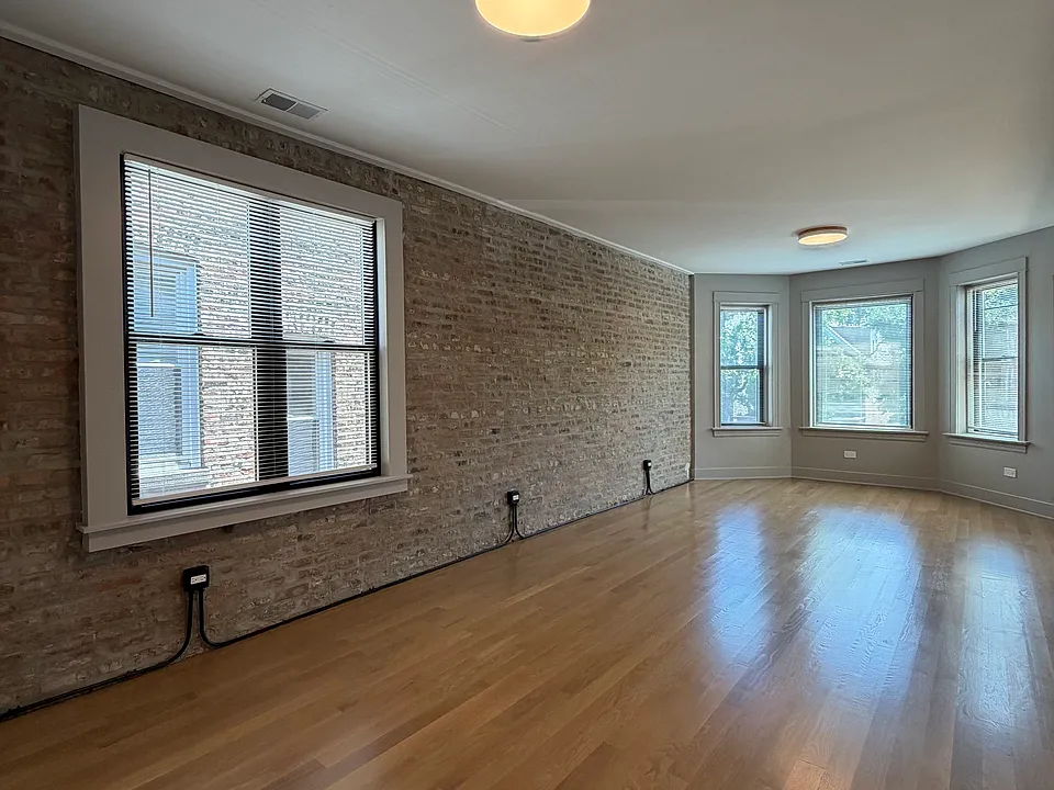 3530 W Dickens Ave #2