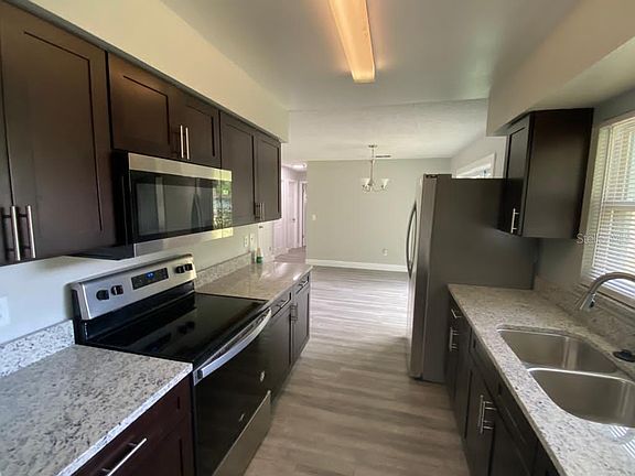4th image of 2315 Section Dr
