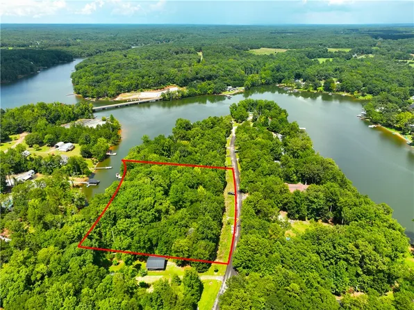 89 Lake Forest Dr, Iva, SC 29655
