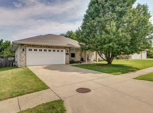 1039 E Caravan St, Springfield, MO 65803
