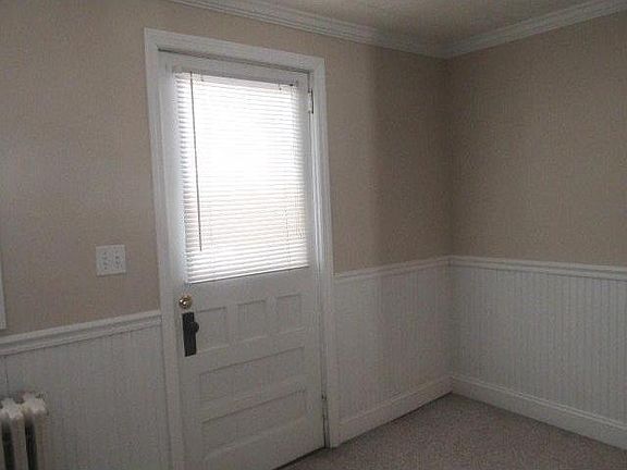 Entrance/Dinning room 