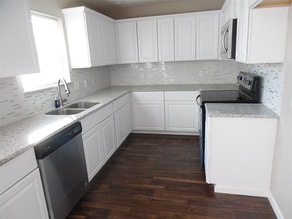 3rd image of 1804 Lexington Pl
