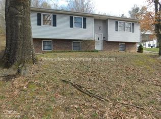 59 S Rowe Rd, Hendersonville, NC 28792