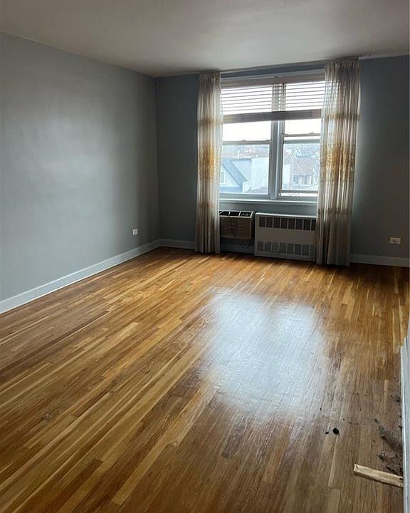 1st image of 735 Avenue W #40
