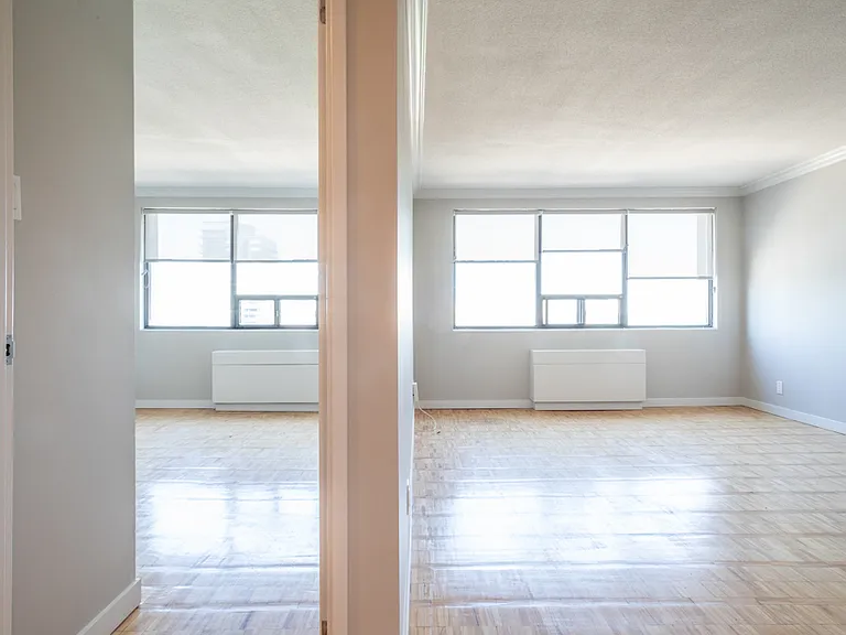 88 Bloor St E — Photo 19