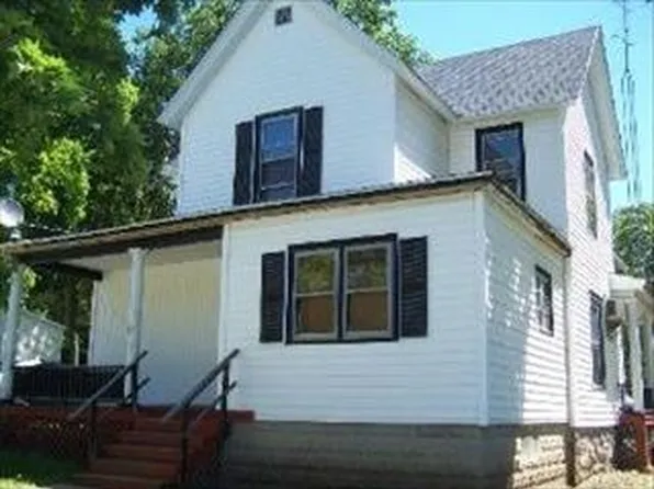 105 Garfield St, Harvard, IL 60033