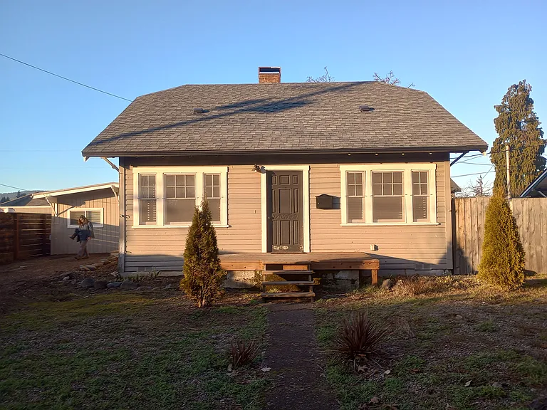 1026 E Washington Ave — Photo 1