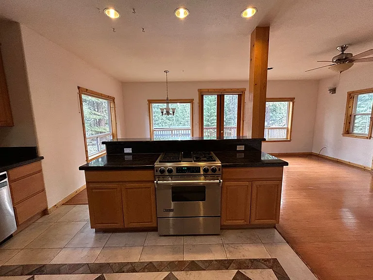 1513 Crystal Air Dr — Photo 8