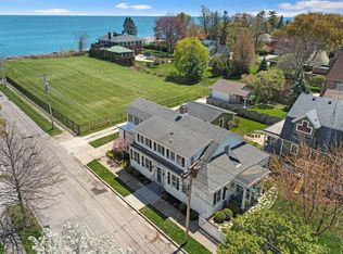 211 68th St, Kenosha, WI 53143