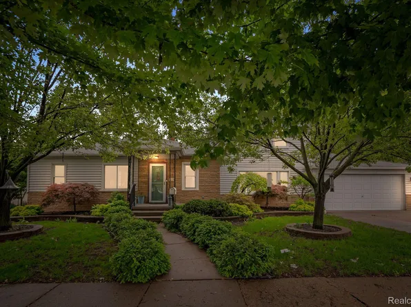 4633 Croissant St, Dearborn Heights, MI 48125