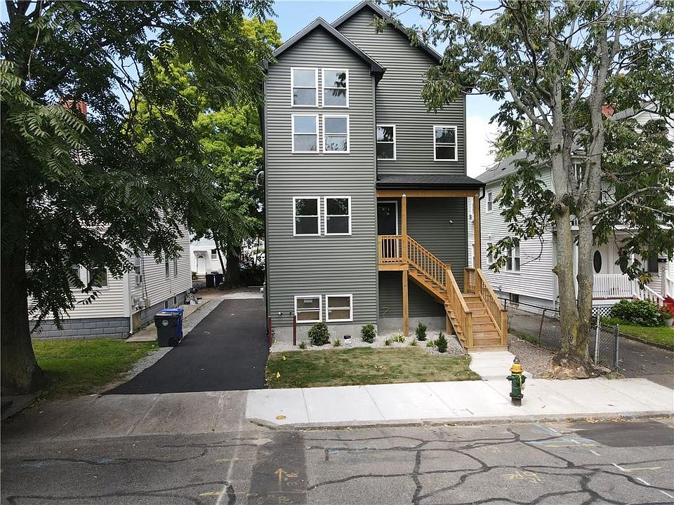 1st image of 32 Pumgansett St