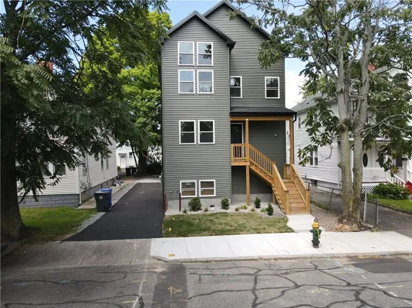 32 Pumgansett St, Providence, RI 02908