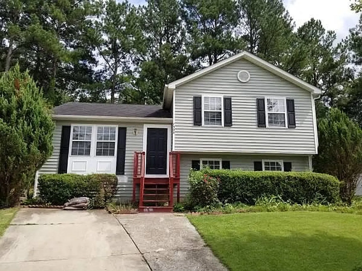 Room in 4 Bedroom Home at Reynard Ct — Photo 3